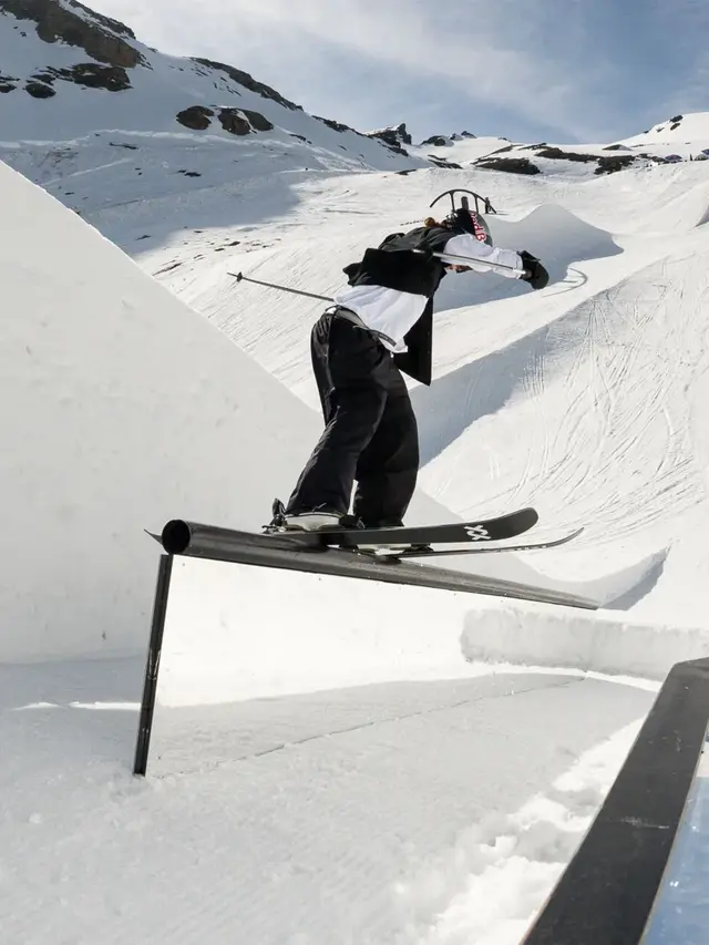 Völkl Revolt Jr Urban + 7.0 Vmotion Jr 118cm 