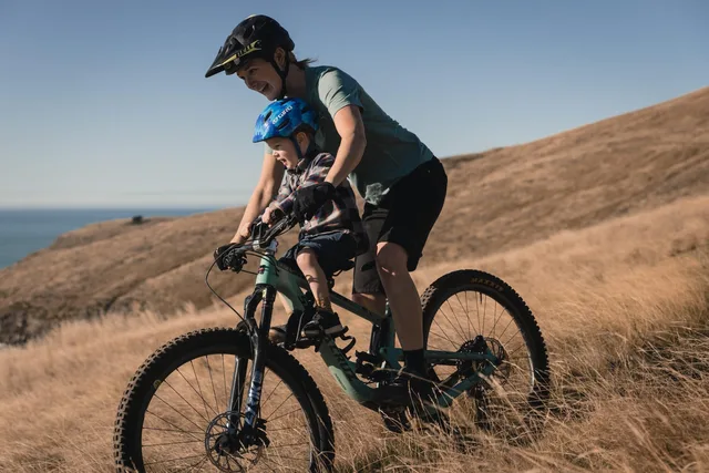 Kids Ride Shotgun 2.0 Barnesete Combo Sett med 2.0 barnesete og styre 