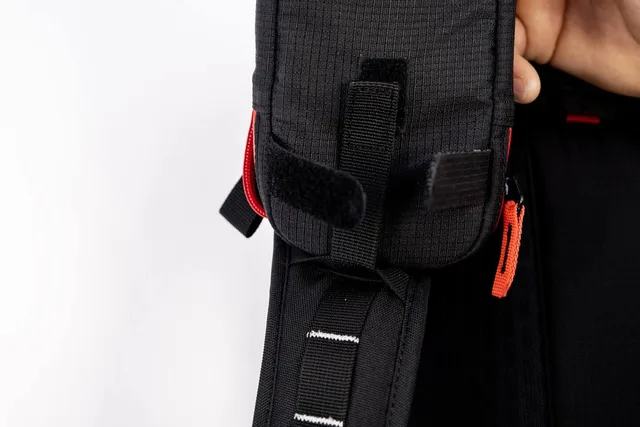 Arva Shoulder Pocket Smart tilleggslomme for å ha på sekken 