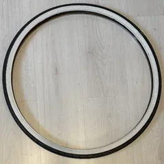 Meghan 26 x 1 3/8 (37-590) sort/hvit