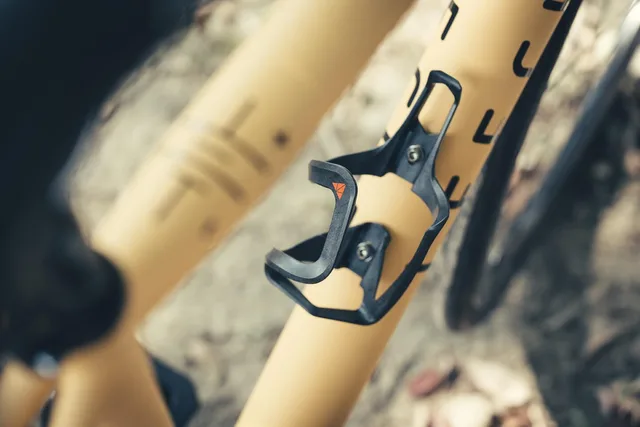 Granite Design Aux karbon flaskeholder 